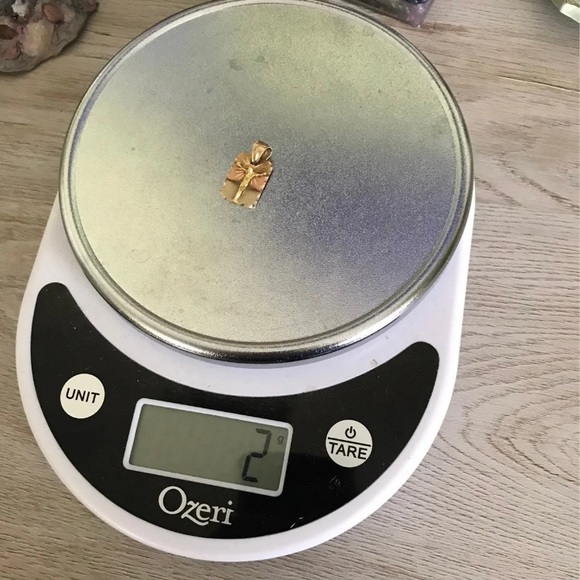 • 14k Vintage Jesus Pendant • - Picture 7 of 8